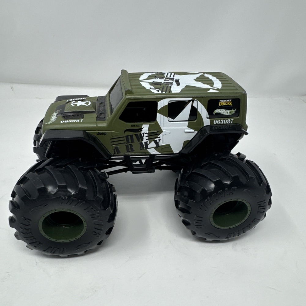 Monster Trucks *HW ARMY GREEN JEEP* TRUCK DIE-CAST 1:24 2018 Hot Wheels‎ Toy!!!